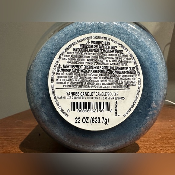 ✨New✨ Yankee Candle: Warm Luxe Cashmere- 22 oz Large Jar Candle - Picture 4 of 6